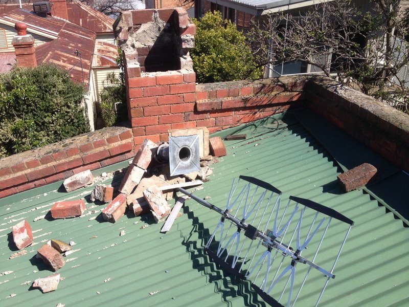 Mounting an antenna on a chimney